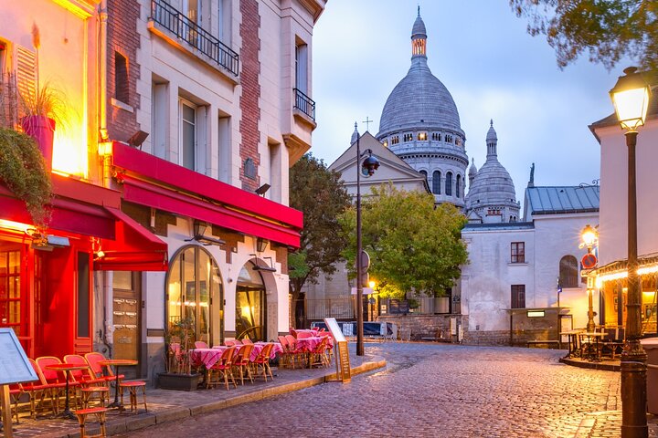 Montmartre Scavenger Hunt and Highlights Self Guided Audio Tour