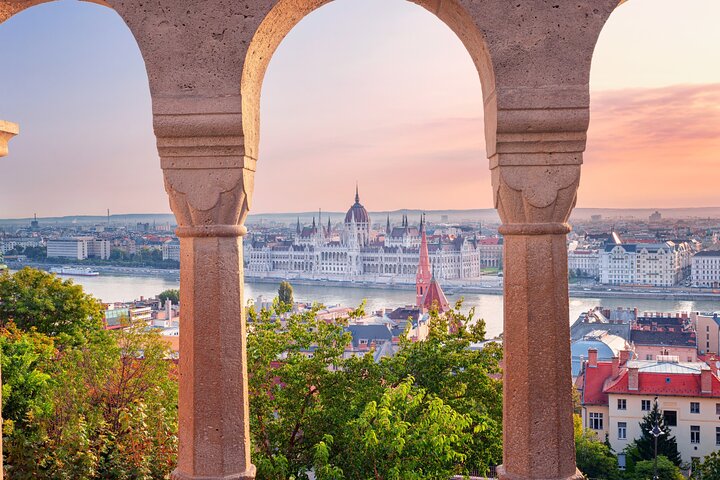 Budapest Scavenger Hunt and Highlights Self Guided Audio Tour