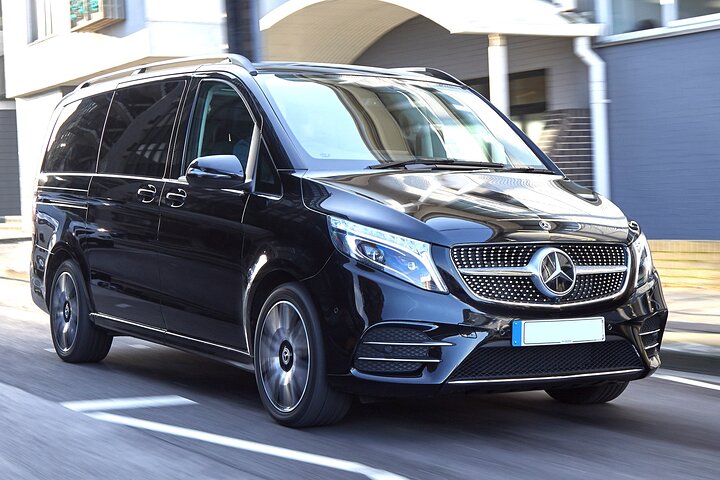 Barcelona Airport BCN Round-Trip Private Transfer by Luxury Van