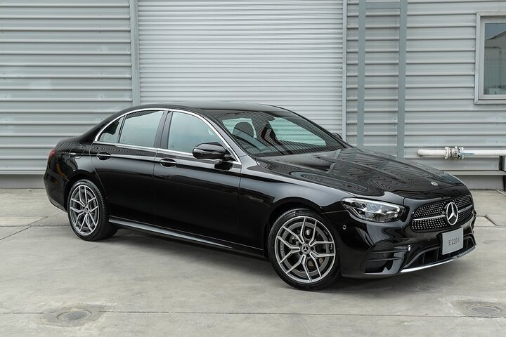 Airport Transfer: Airport BOD to Bordeaux by Business Car