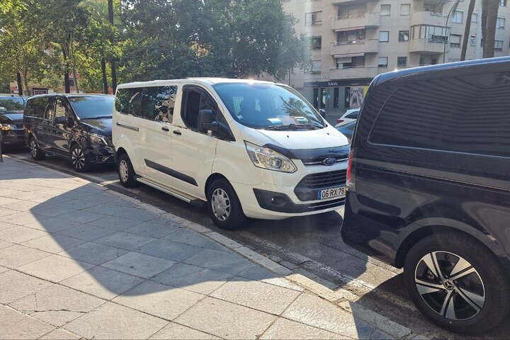 Private Transfer Between Paris and Portugal