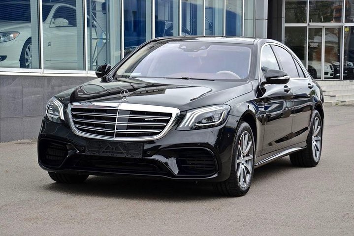 Airport Transfer: Budapest Airport BUD to Budapest by Luxury Car