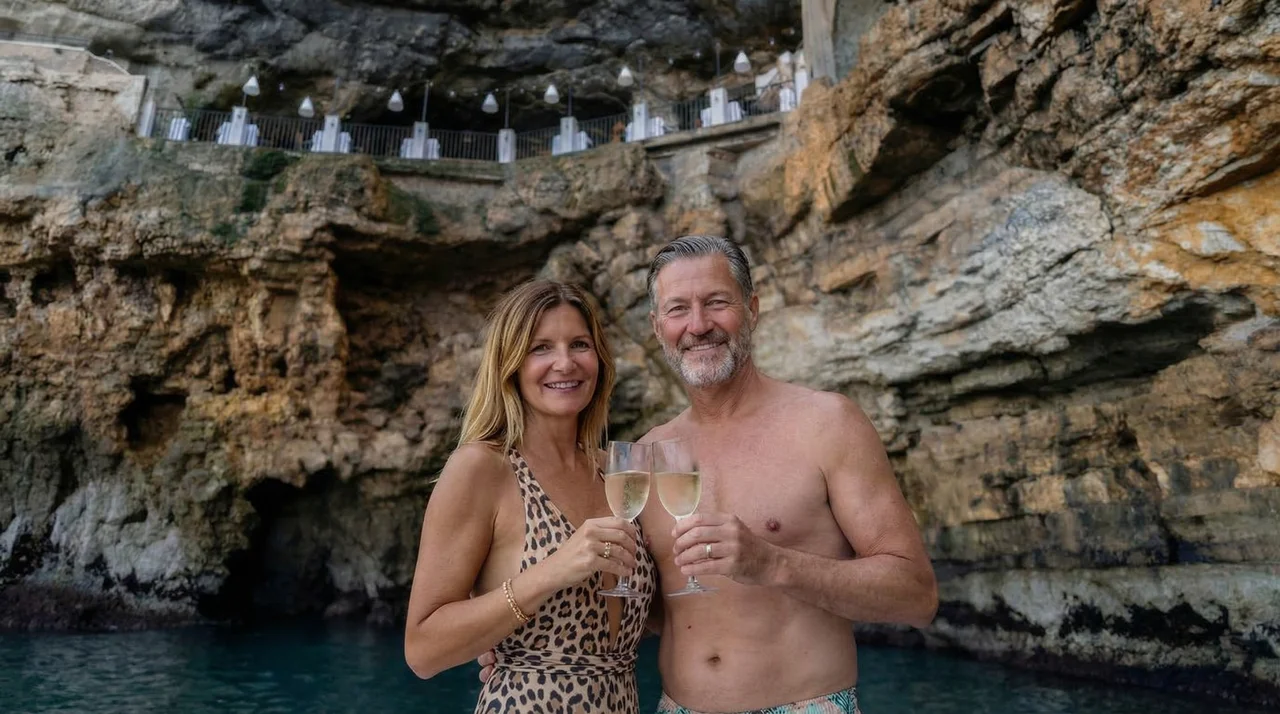 Monopoli & Polignano: 6H Private Boat Tour of the Caves with Aperitif