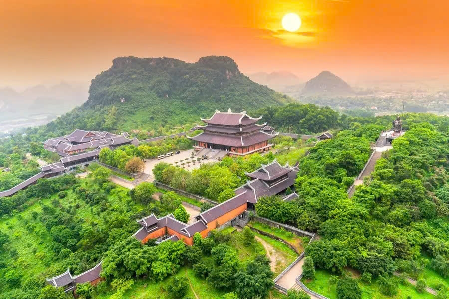Full-Day Ninh Binh Highlights Tour from Hanoi