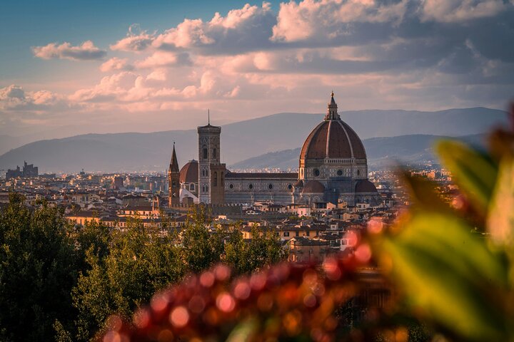 Timeless Elegance: Professional Photoshoot at the Duomo, Florence