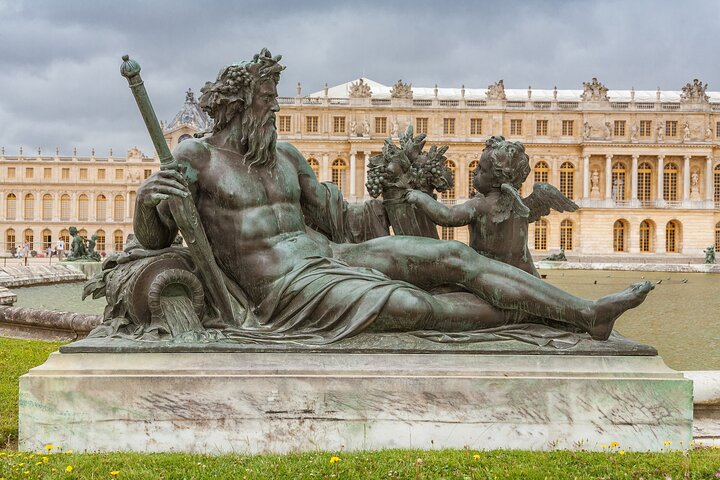 Regal Retreat Versailles & Marie Antoinette’s Estate Day Trip