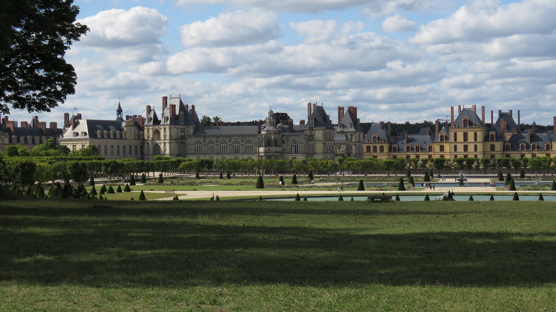 Royal Retreat: Exclusive Day trip to Fountainbleau Palace from Paris