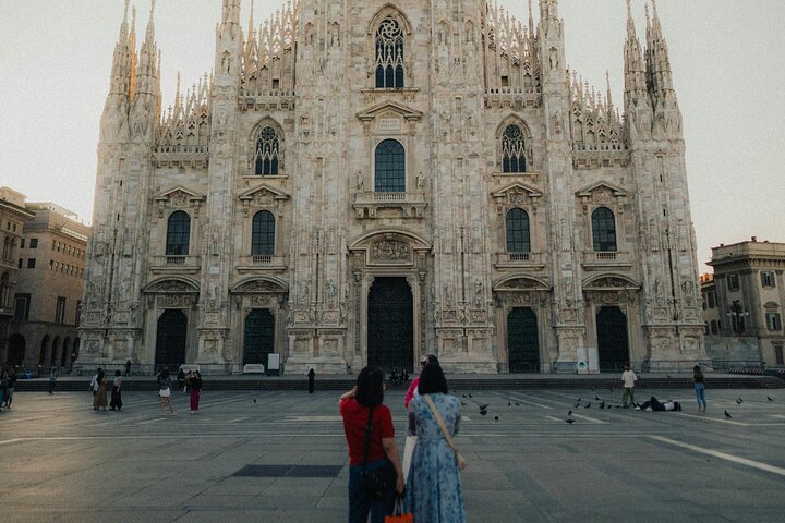 Majestic Milan: Professional Photoshoot at the Iconic Duomo