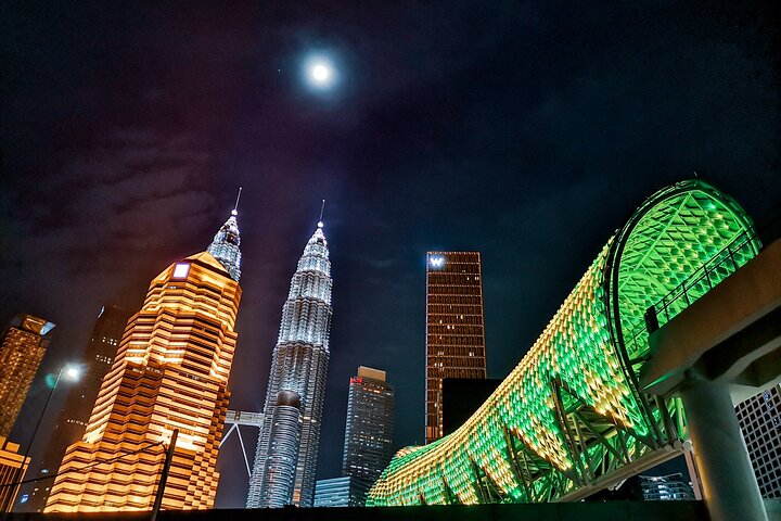 Kuala Lumpur Night Tour With Lake Symphony & Saloma Bridge