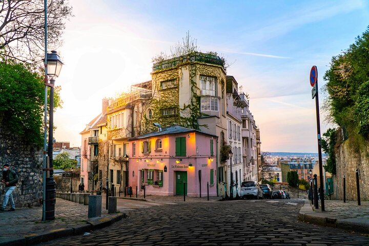 Montmartre: Private Guided Tour of Paris’ Artistic Heart