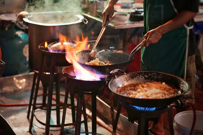 Discover the Secret of Chinatown Walking Tour with Food Tasting