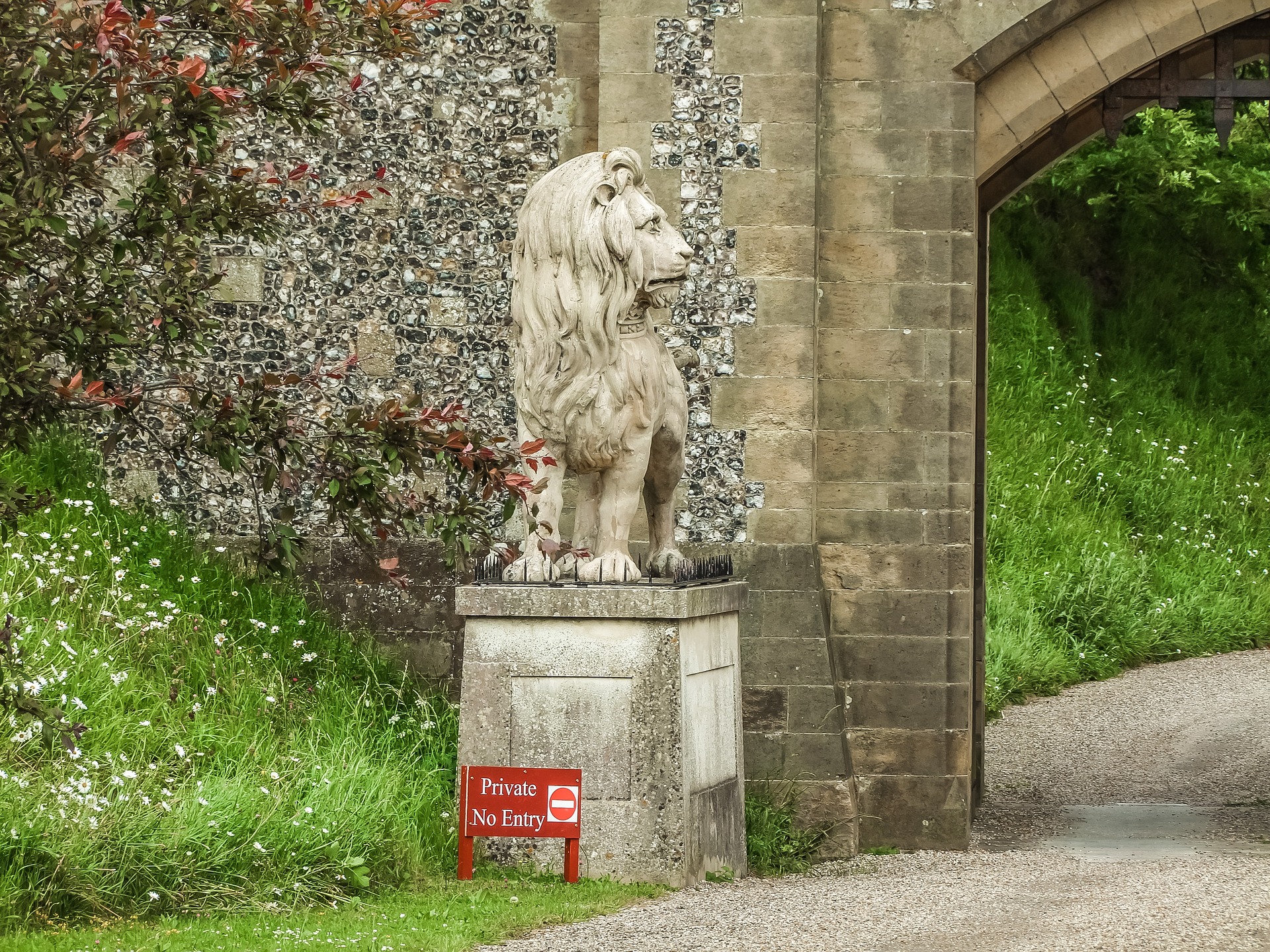 Arundel Castle Splendor: Private Day Trip from London