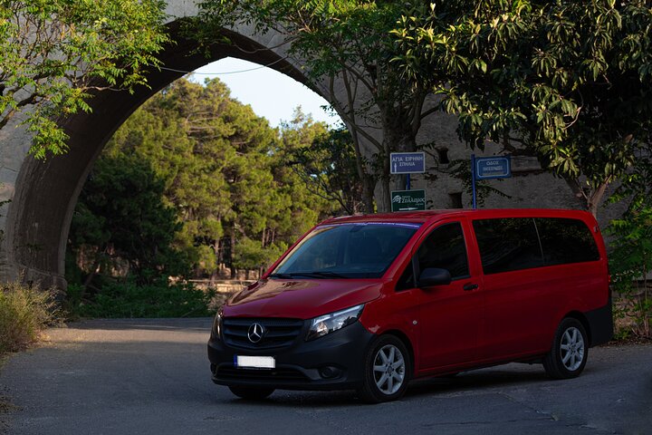 Chania to Heraklion: 8-Hour Bespoke Transfer & Sightseeing Tour
