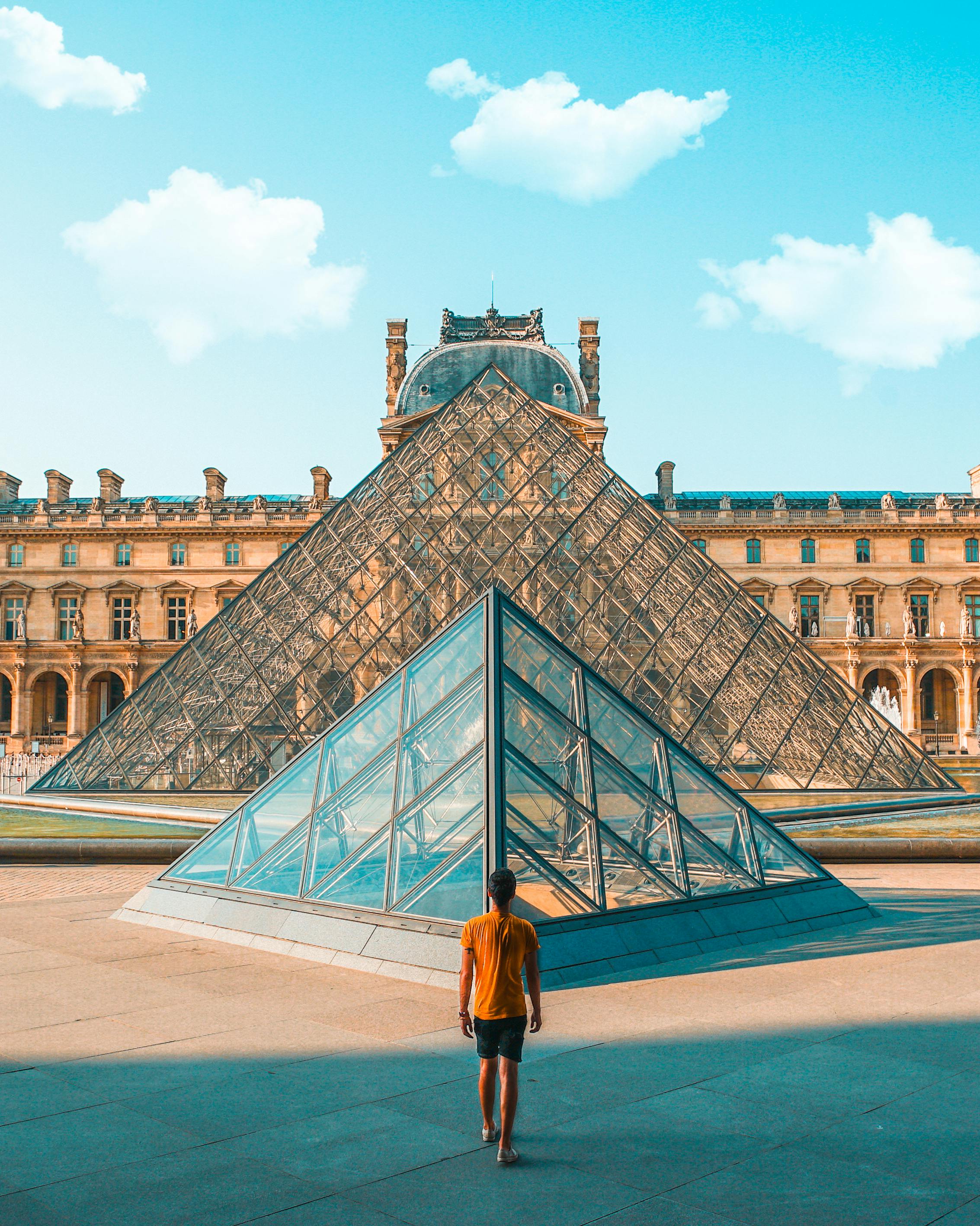 Louvre Museum Professional Photoshoot: Art and Elegance Unveiled