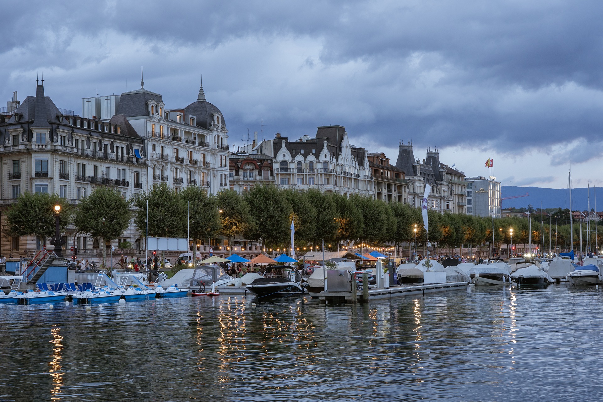 Geneva Gems: Exclusive Private Guided Walking Exploration