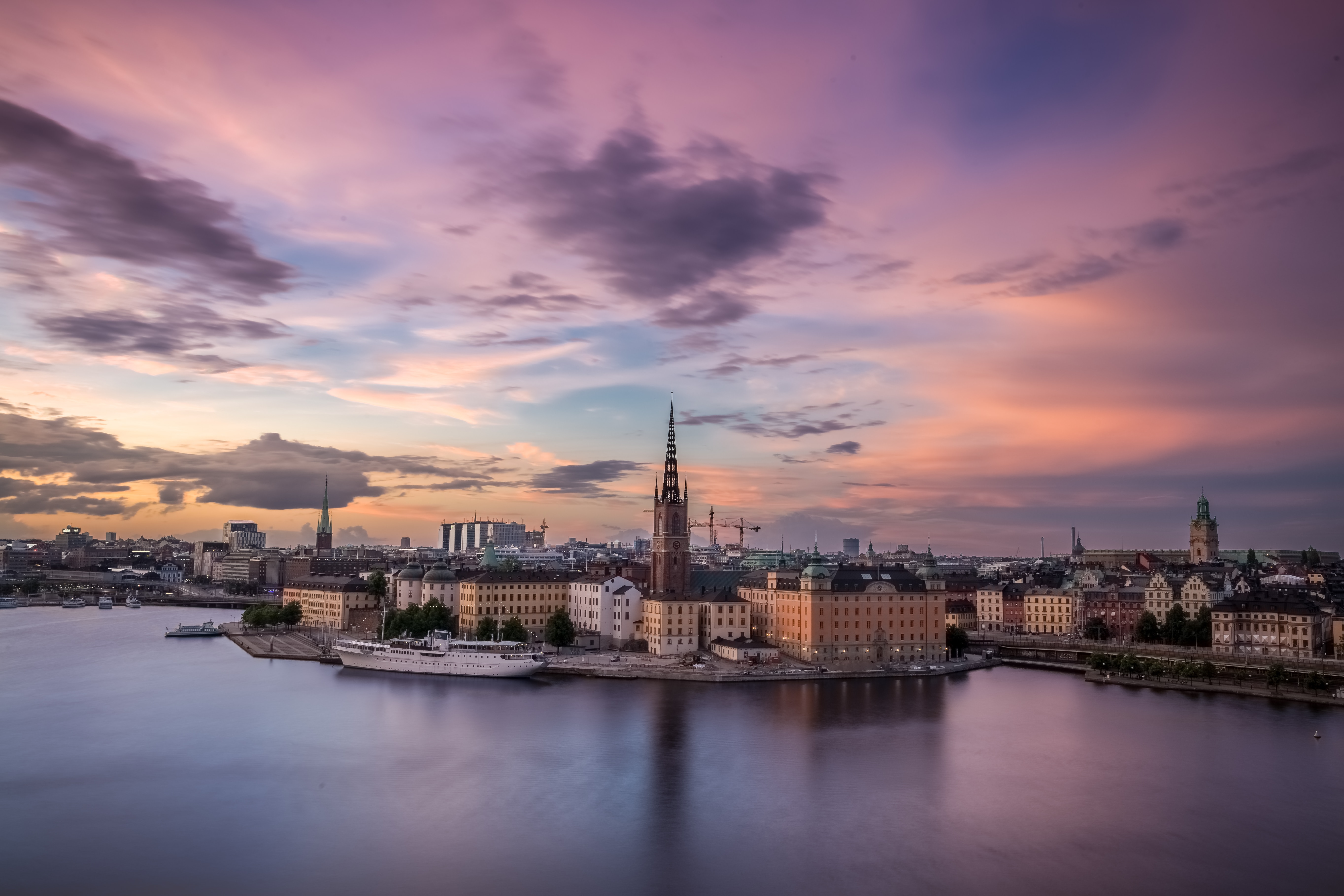Scandinavia Private Van Tours-13 Nights / 14 Days.