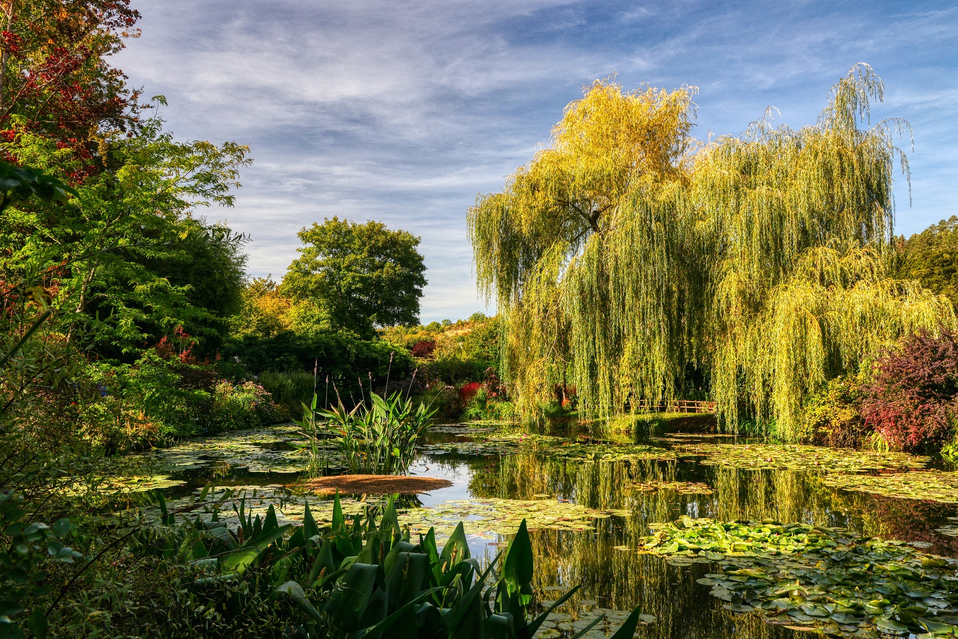 Gardens and Grandeur: Giverny, Versailles, and Trianon Day Trip from Paris