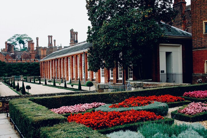 Regal Retreat: Day Trip to Hampton Court Palace from London Regal Retreat: Day Trip to Hampton Court Palace from London