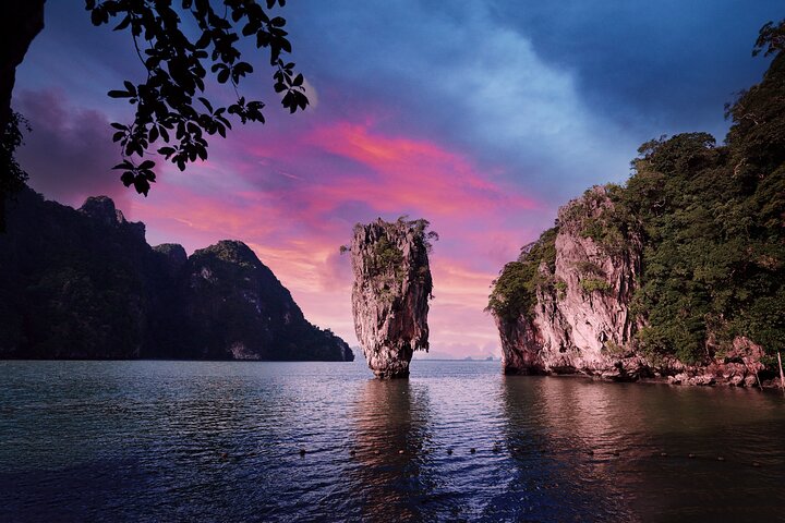Jamebond Twilight Sea Canoe and Glowing Plankton from Khaolak