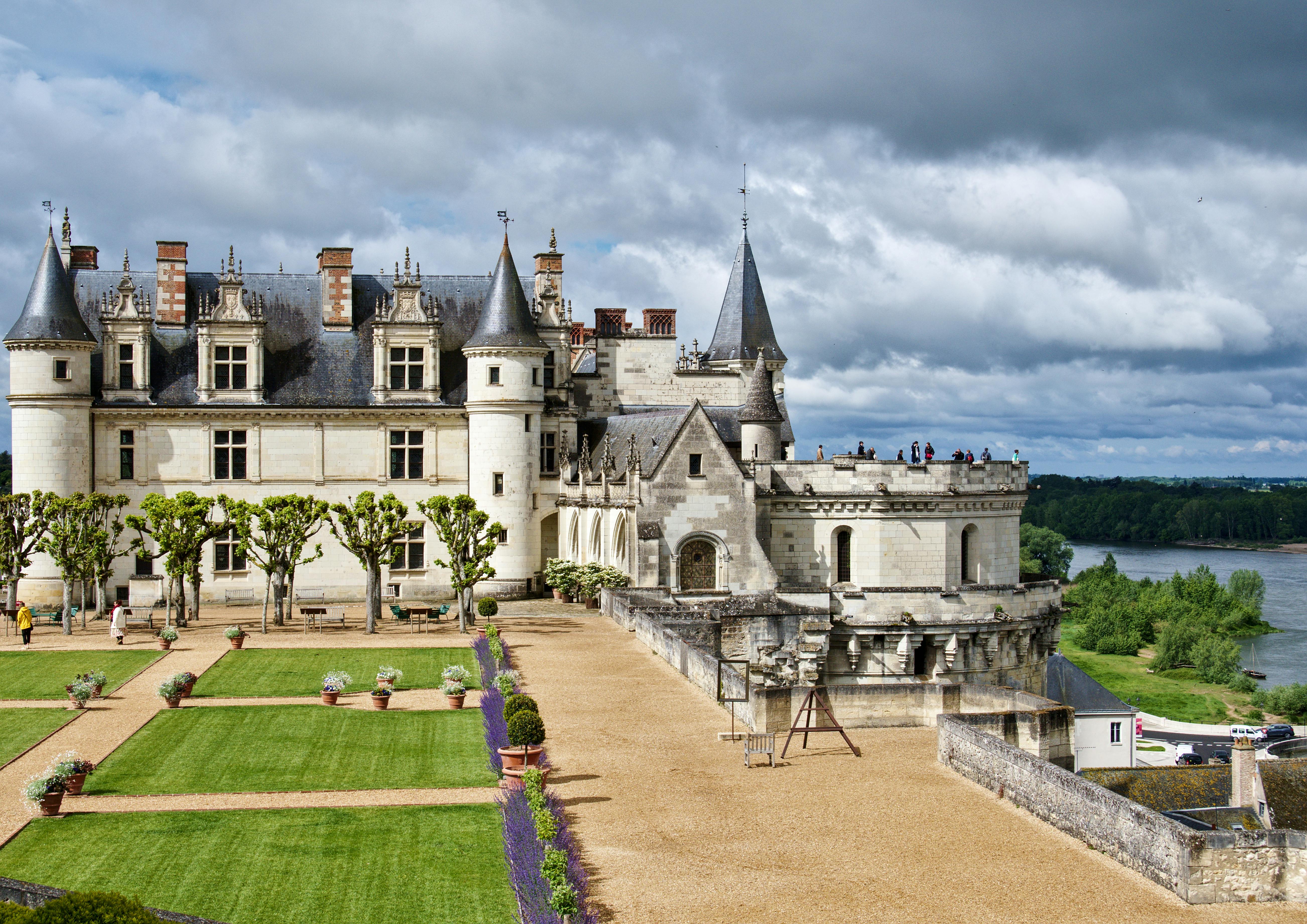 Exclusive Loire Valley Castles VIP Private Tour: Discover Chambord, Chenonceaux, and Amboise- Day trip from Paris
