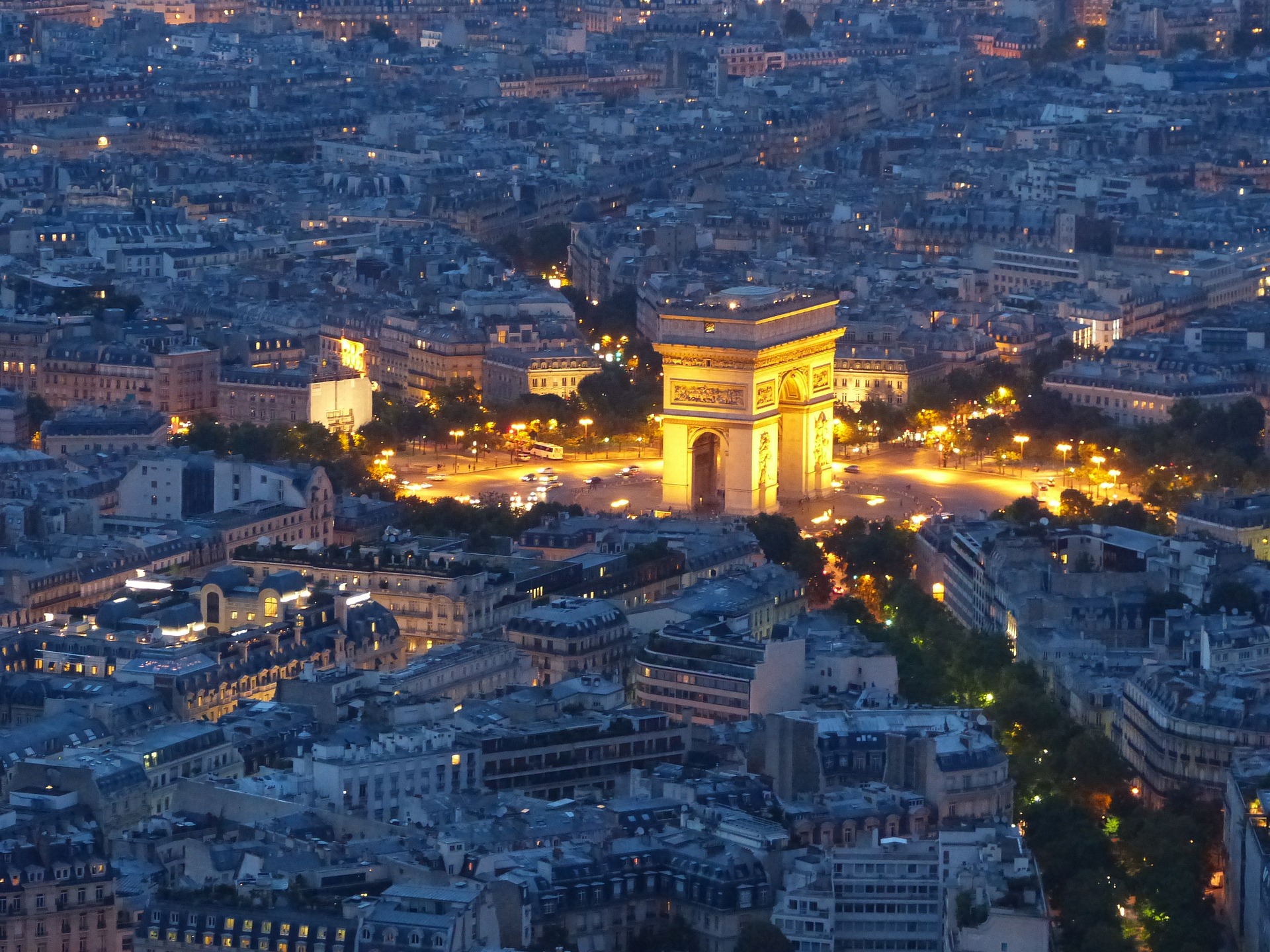 European Splendor Private Van & Train Tour – 24 Days.