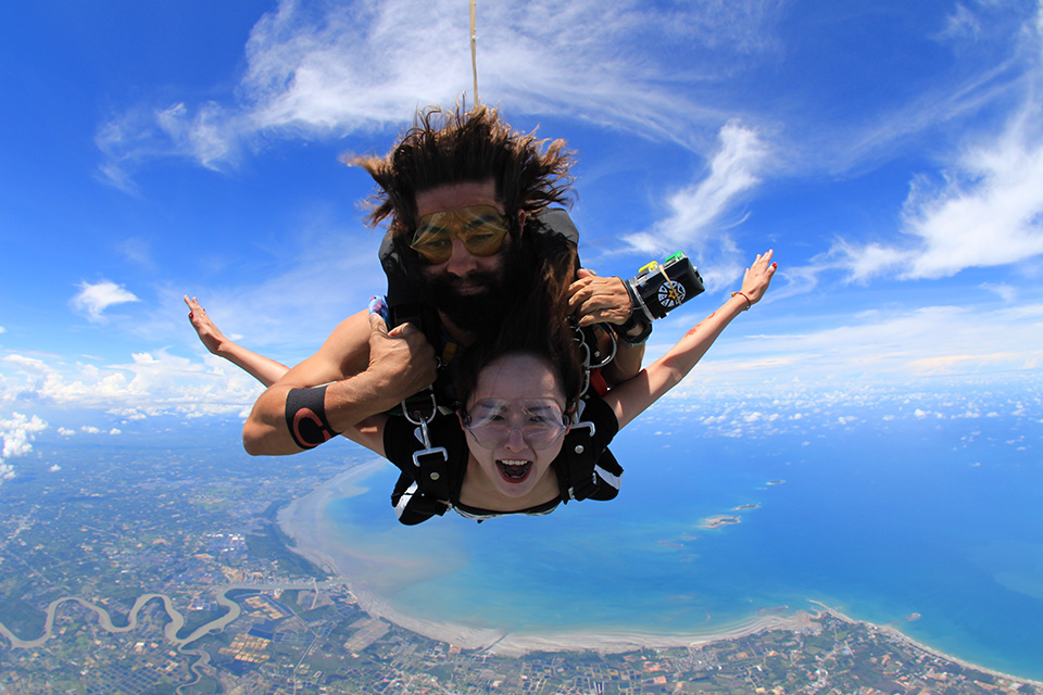 From Pattaya: Tandem Skydive Admission Ticket