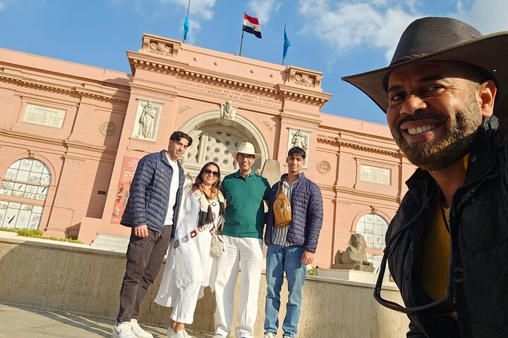 Day Tour To Giza Pyramids Sphinx Egyptian Museum Bazar and Lunch