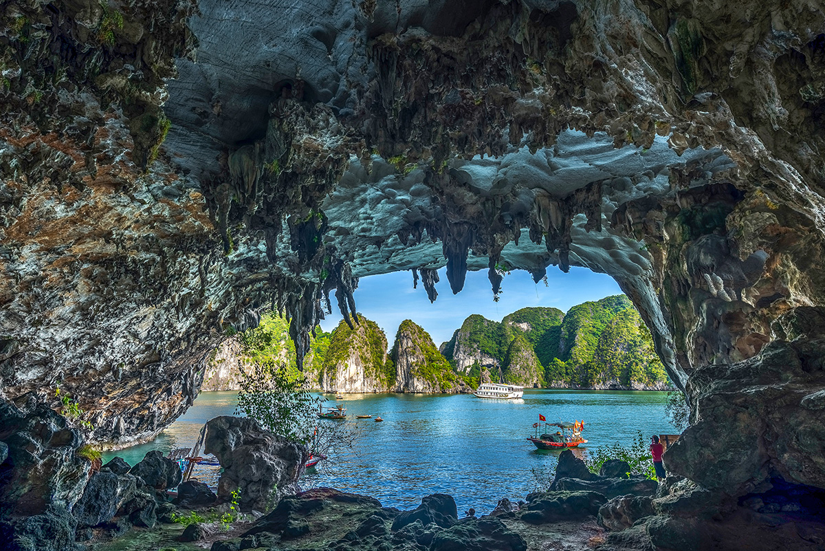 Best of Vietnam: 13-Day Private Tour from Hanoi to Ho Chi Minh City with Halong Bay Cruise