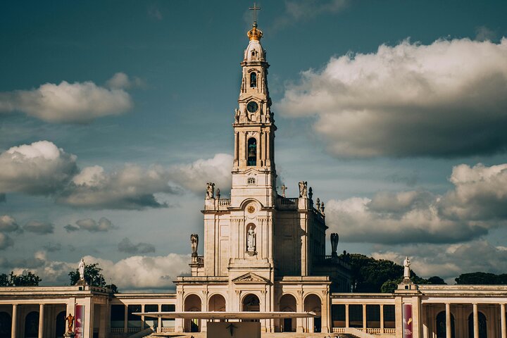 Fatima, Nazare and Obidos Day Tour from Porto + Free Photoshoot