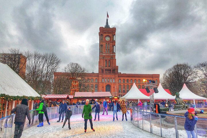 Walking Tour Discover Berlins Winterwald at Rotes Rathaus
