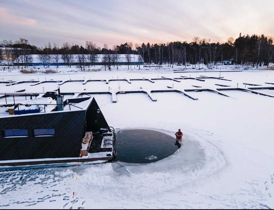 Helsinki: Modern Finnish Seaside Floating Sauna Experience
