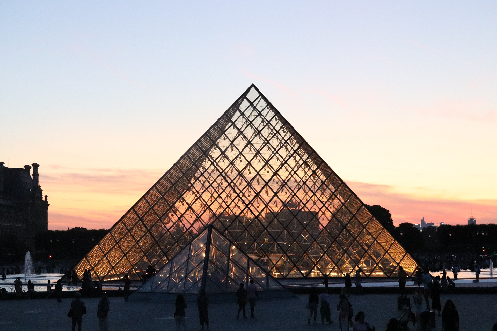 Private Louvre Guided Tour: Unveiling the Essentials and Beyond!