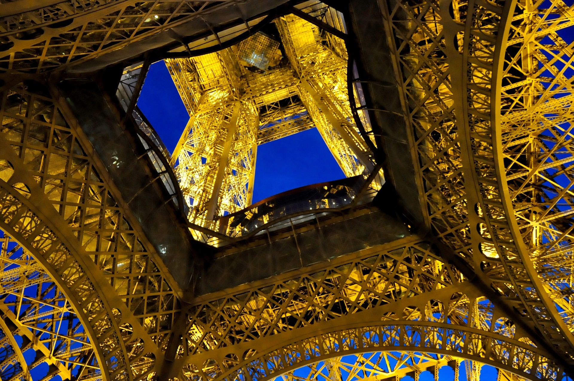 Elevated Elegance: Eiffel Tower Guided Tour with Summit Access