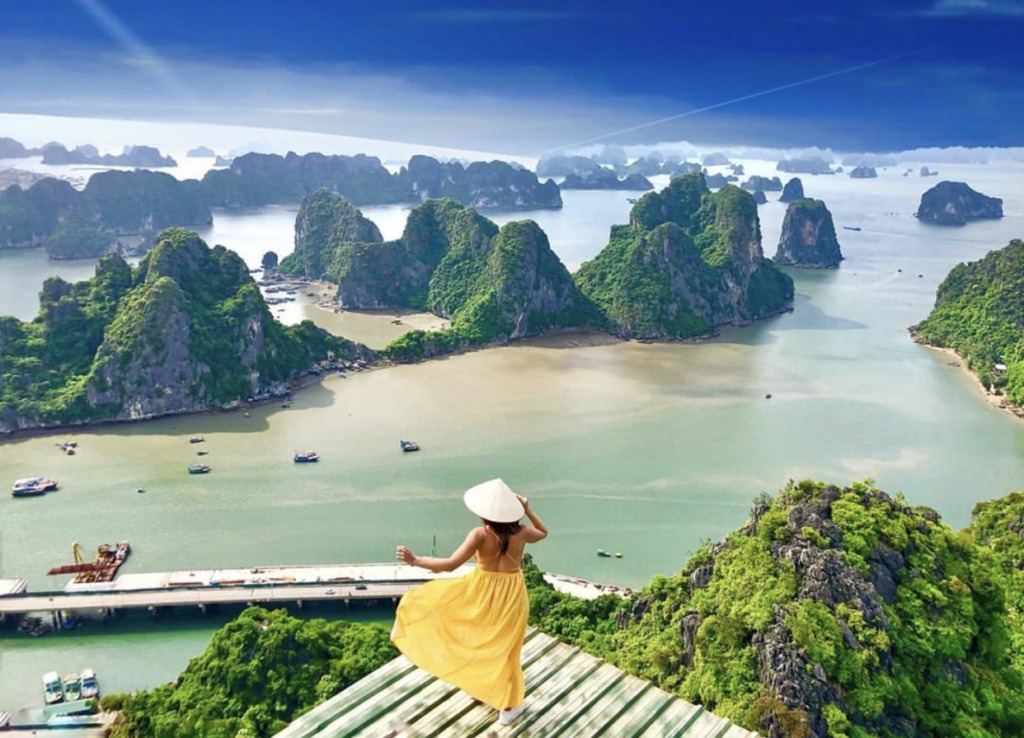 Day trip to Halong Bay Cruise from Hanoi, Vietnam