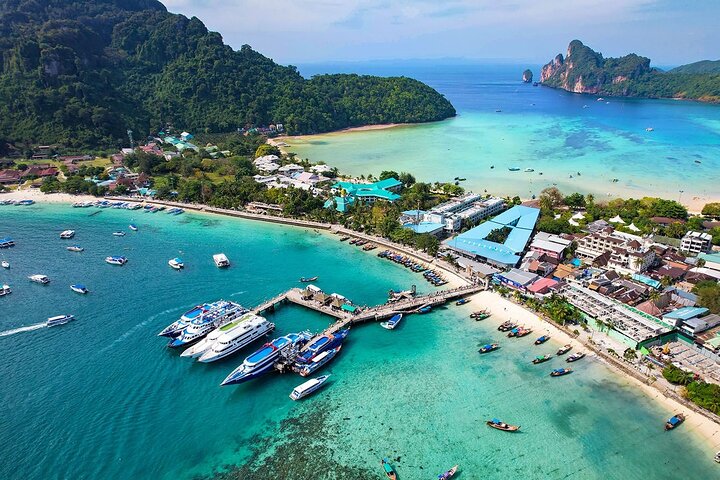 Phuket Airport : Transfer & Ferry ticket to Phi Phi Island Phuket Airport : Transfer & Ferry ticket to Phi Phi Island
