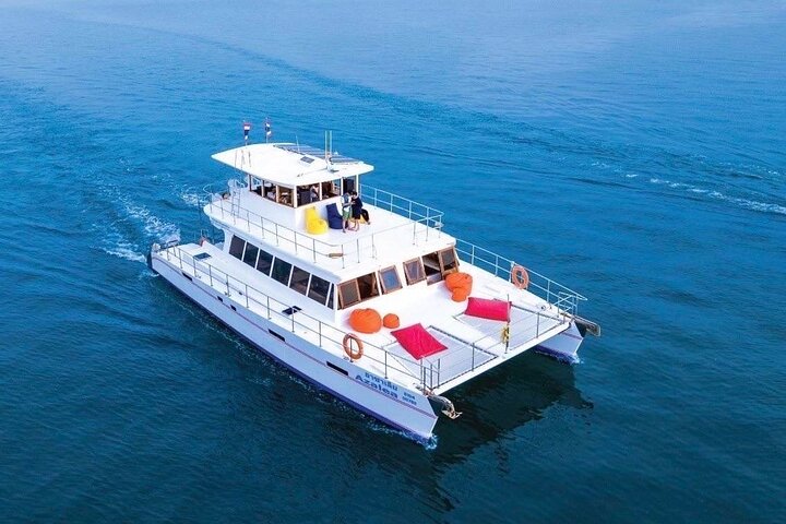 Coral Island, Promthep Cape & Sunset Dinner with Power Catamaran Coral Island, Promthep Cape & Sunset Dinner with Power Catamaran