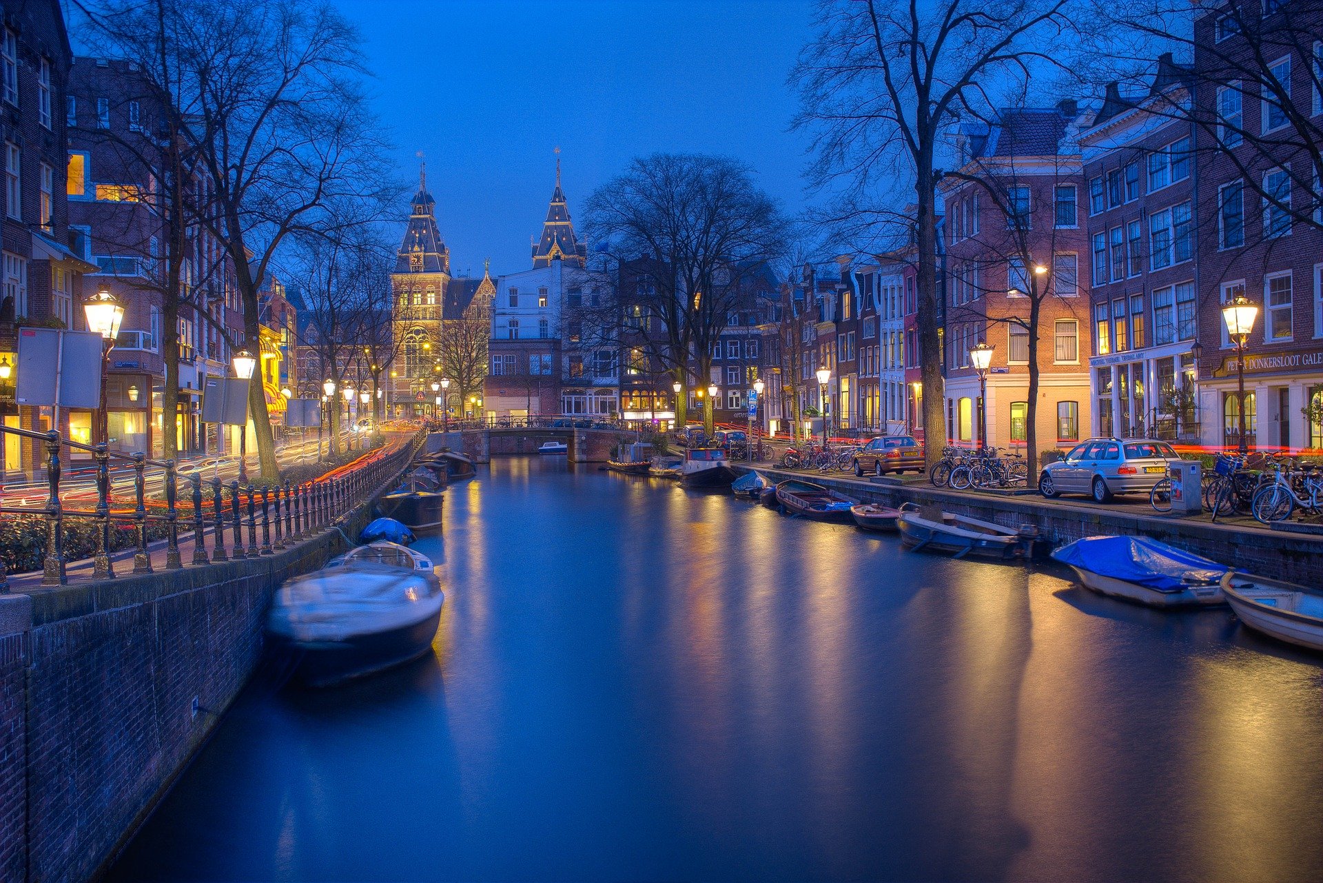 Amsterdam – Brussels – Paris Private Van Tour: 08 Nights / 09 Days