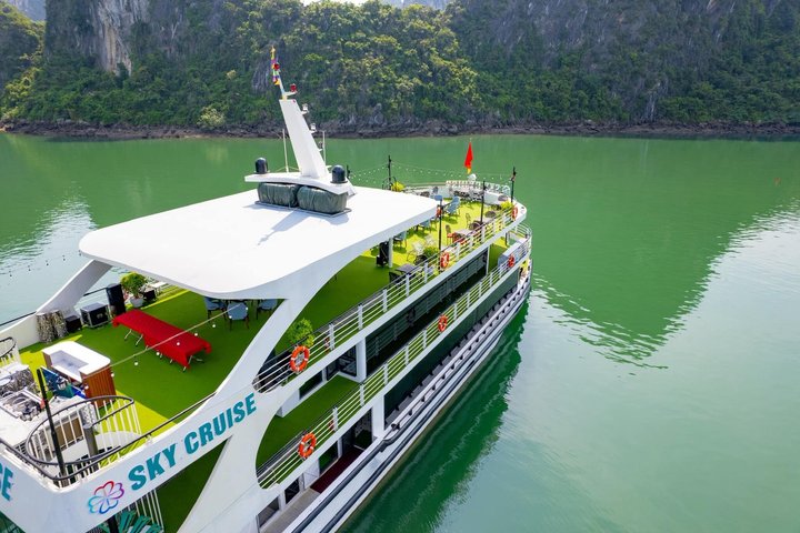 Sky Cruise Luxury 5 Star Halong One Day Tour, Buffet & Jacuzzi Sky Cruise Luxury 5 Star Halong One Day Tour, Buffet & Jacuzzi