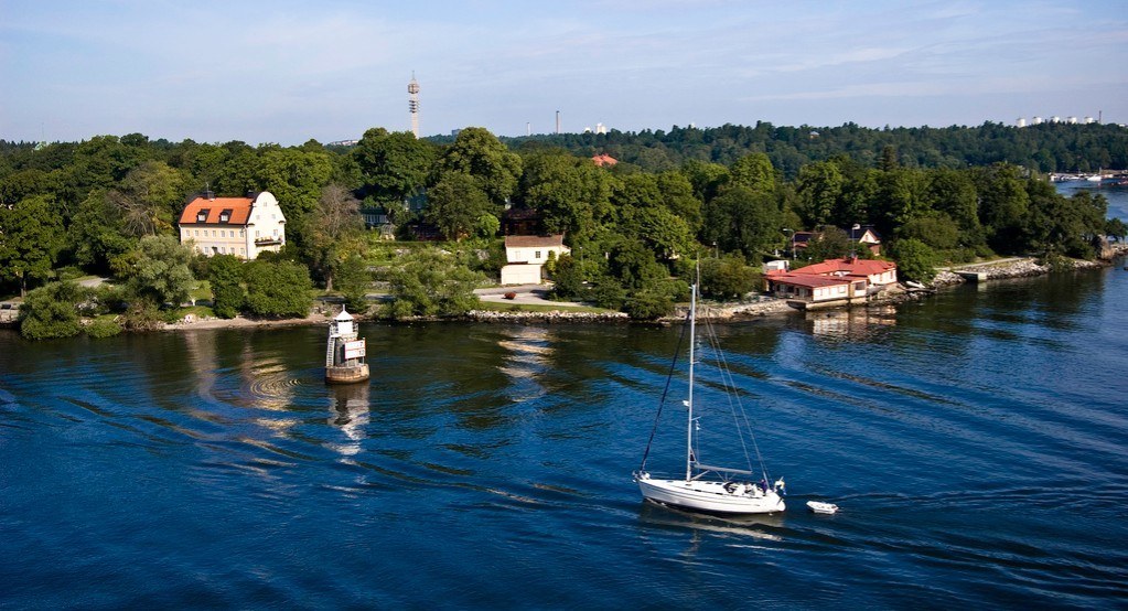 ARCHIPELAGO TOUR BY PRIVATE YACHT IN STOCKHOLM