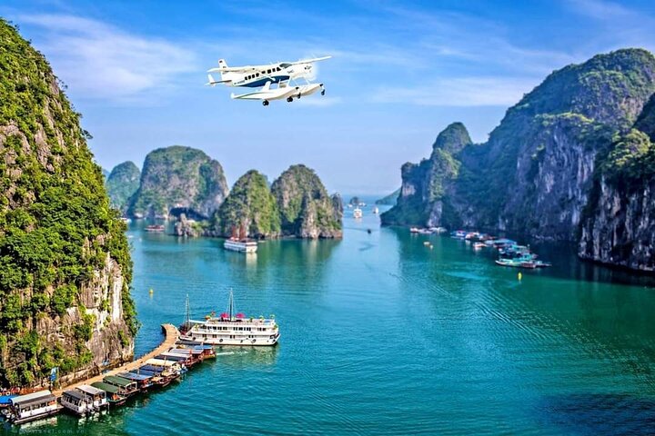 25-Minute Sightseeing Flight Over Halong from Hanoi by Expressway 25-Minute Sightseeing Flight Over Halong from Hanoi by Expressway