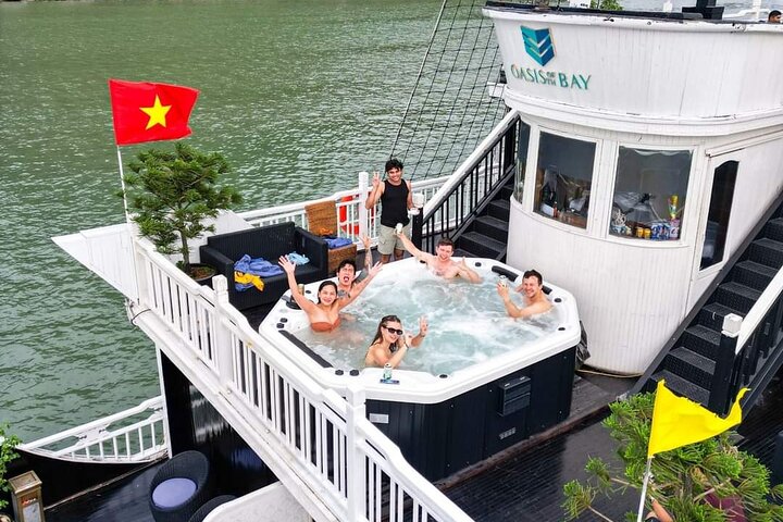 Oasis Bay Party Cruise Best for Young Traveler Outdoor Jacuzzi Oasis Bay Party Cruise Best for Young Traveler Outdoor Jacuzzi