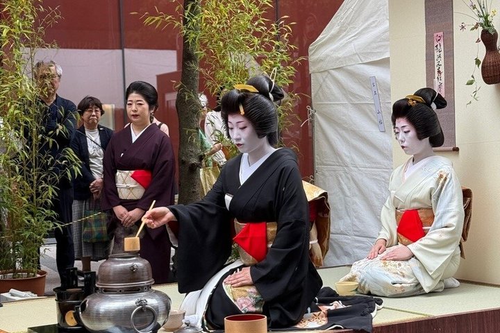 1-Hour Geisha Experience Show with Korean-Speaking Guide