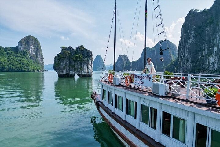 Ha Long Bay Deluxe Trip: 4 Hours Cruise, Cave Discovery and Lunch Ha Long Bay Deluxe Trip: 4 Hours Cruise, Cave Discovery and Lunch