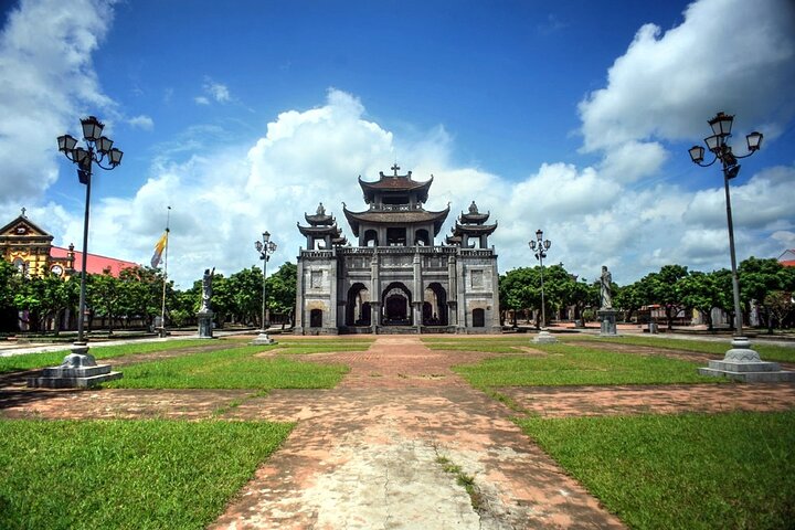From Hanoi to Ninh Binh Tam Coc and Phat Diem Private Tour