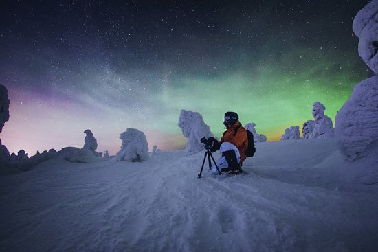 Private photo tour in search of the northern lights from Levi