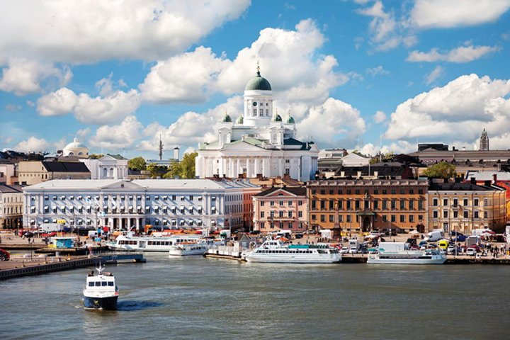 Private VIP Guided Helsinki City Tour (snacks & water incl)