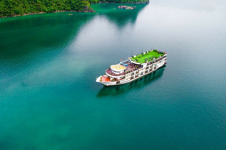 Luxury Halong Bay 2 Days Cruise ( Sung Sot Cave – Titov Island )