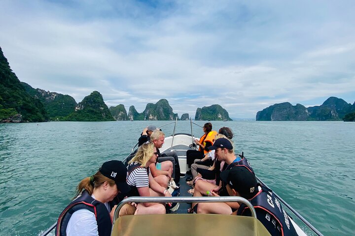 Halong- Lan Ha Bay: Kayak, swim- Private Canoe from Cat Ba Island