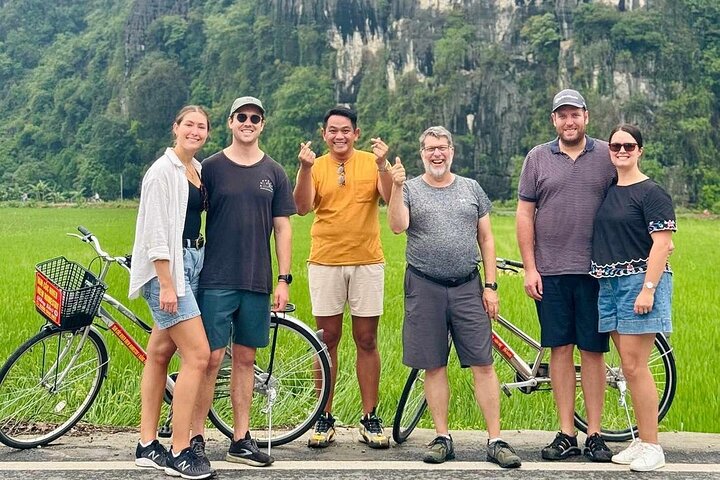 From Hanoi: Luxury Journey to Hoa Lu Capital & Tam Coc Boat Ride