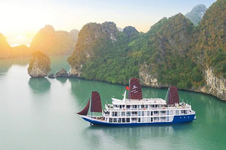 Le Journey Luxury Cruise to Halong Bay & Lan Ha Bay (2D1N) Le Journey Luxury Cruise to Halong Bay & Lan Ha Bay (2D1N)